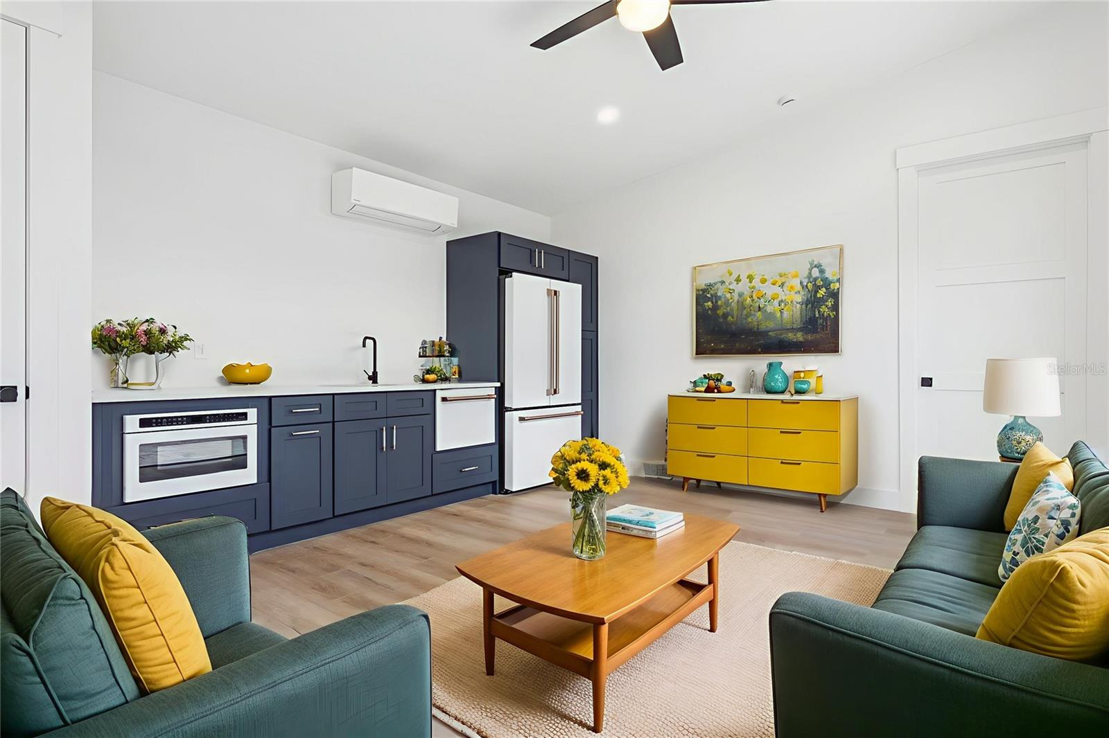 NORTH RIVERSIDE - Residential Lease