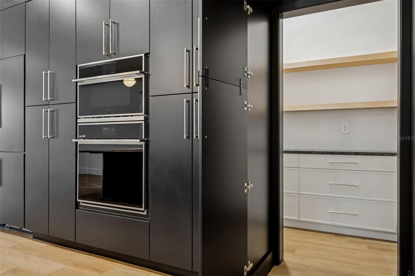 NORTH RIVERSIDE - Residential Lease