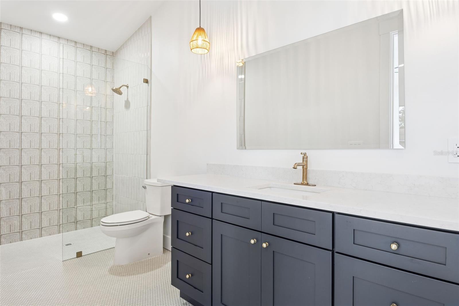 NORTH RIVERSIDE - Residential Lease