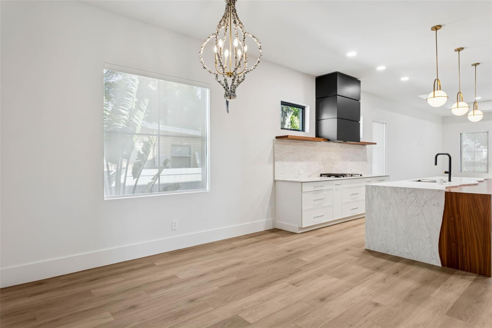 NORTH RIVERSIDE - Residential Lease