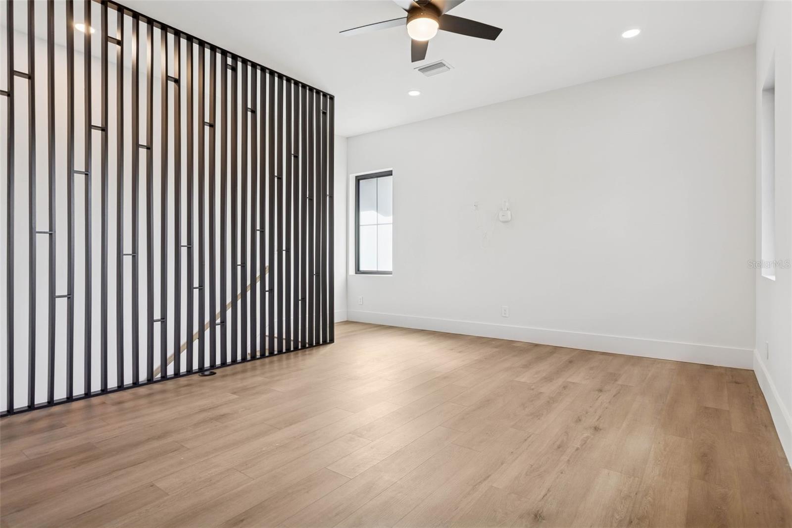 NORTH RIVERSIDE - Residential Lease