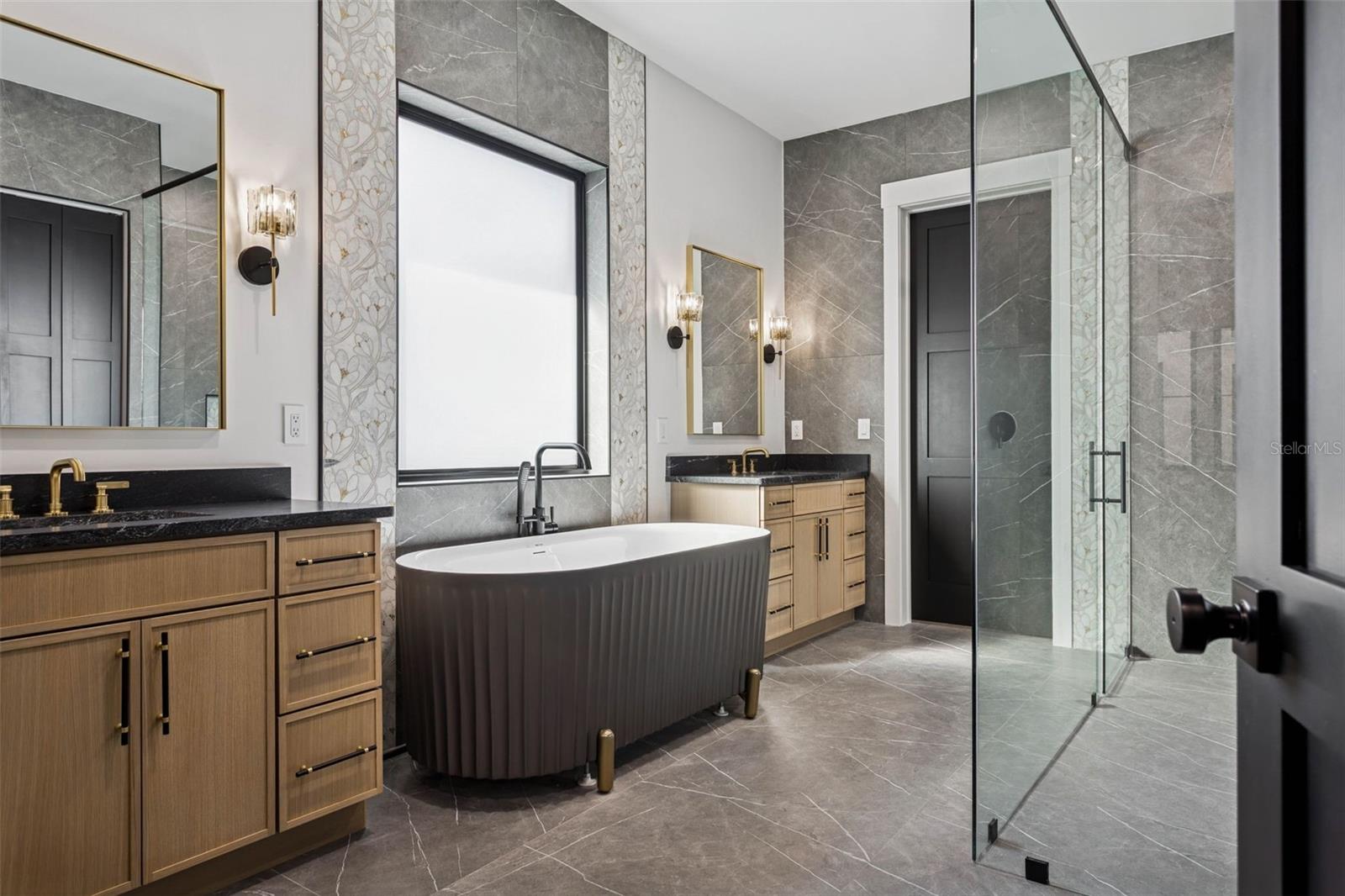 NORTH RIVERSIDE - Residential Lease