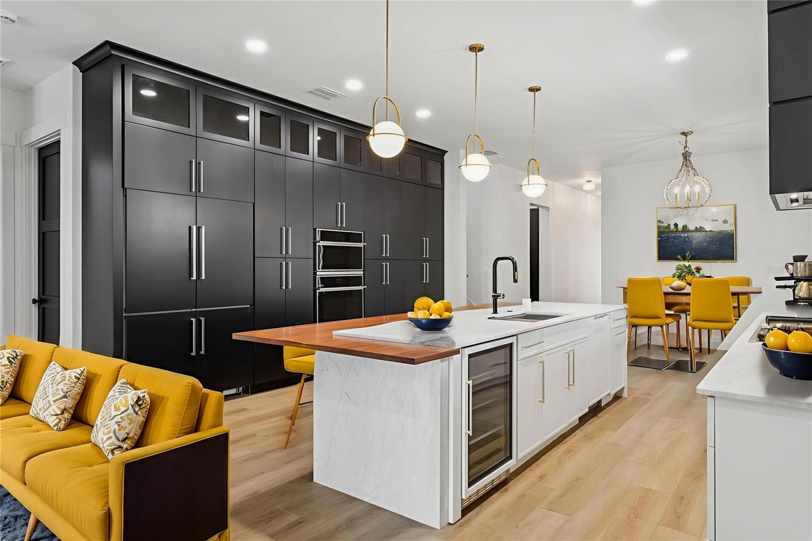 NORTH RIVERSIDE - Residential Lease