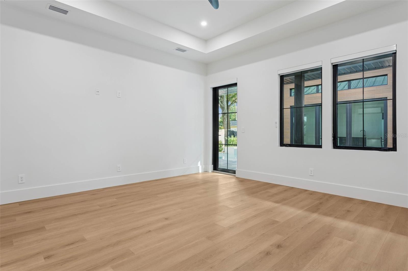 NORTH RIVERSIDE - Residential Lease