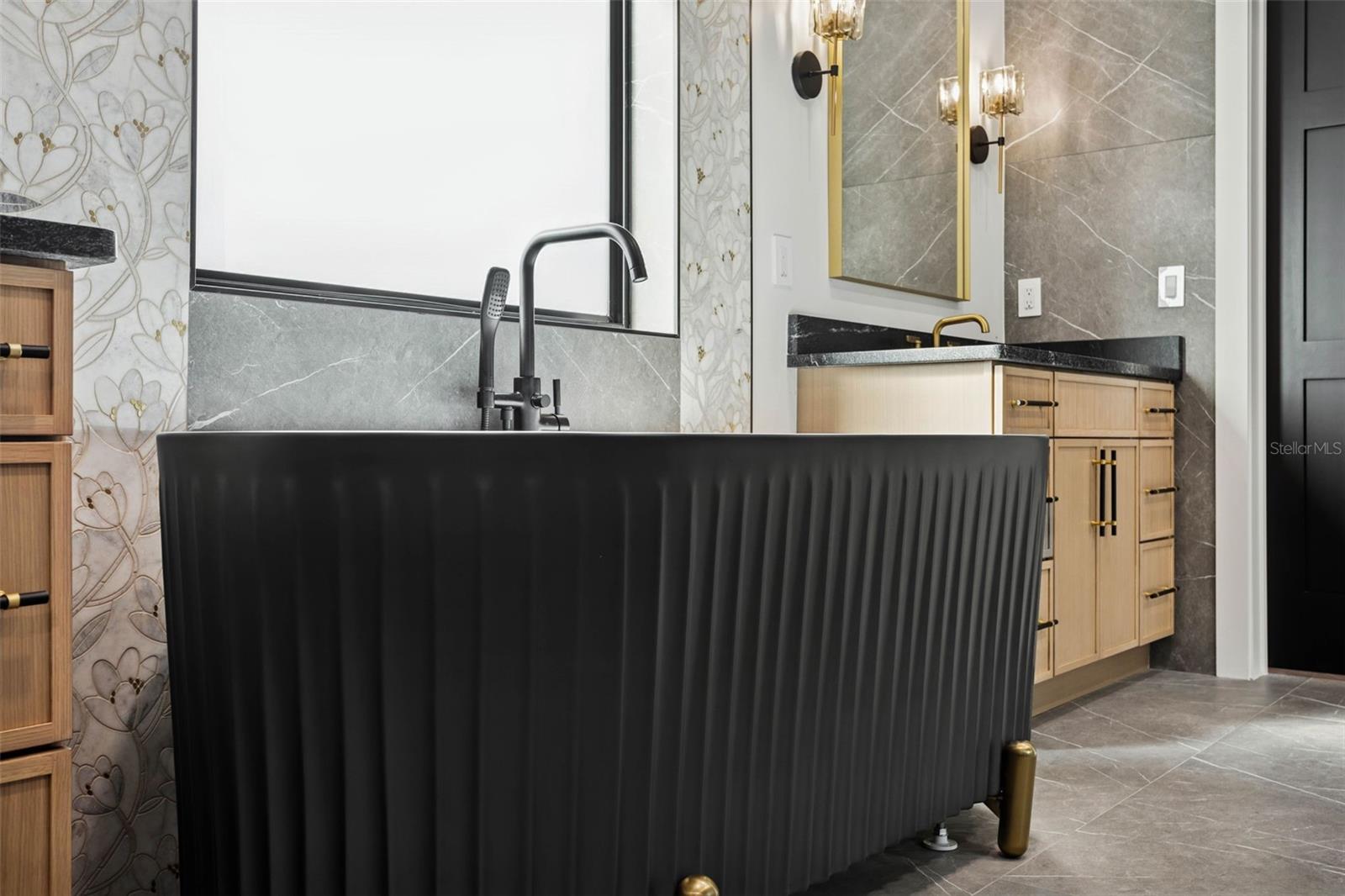 NORTH RIVERSIDE - Residential Lease