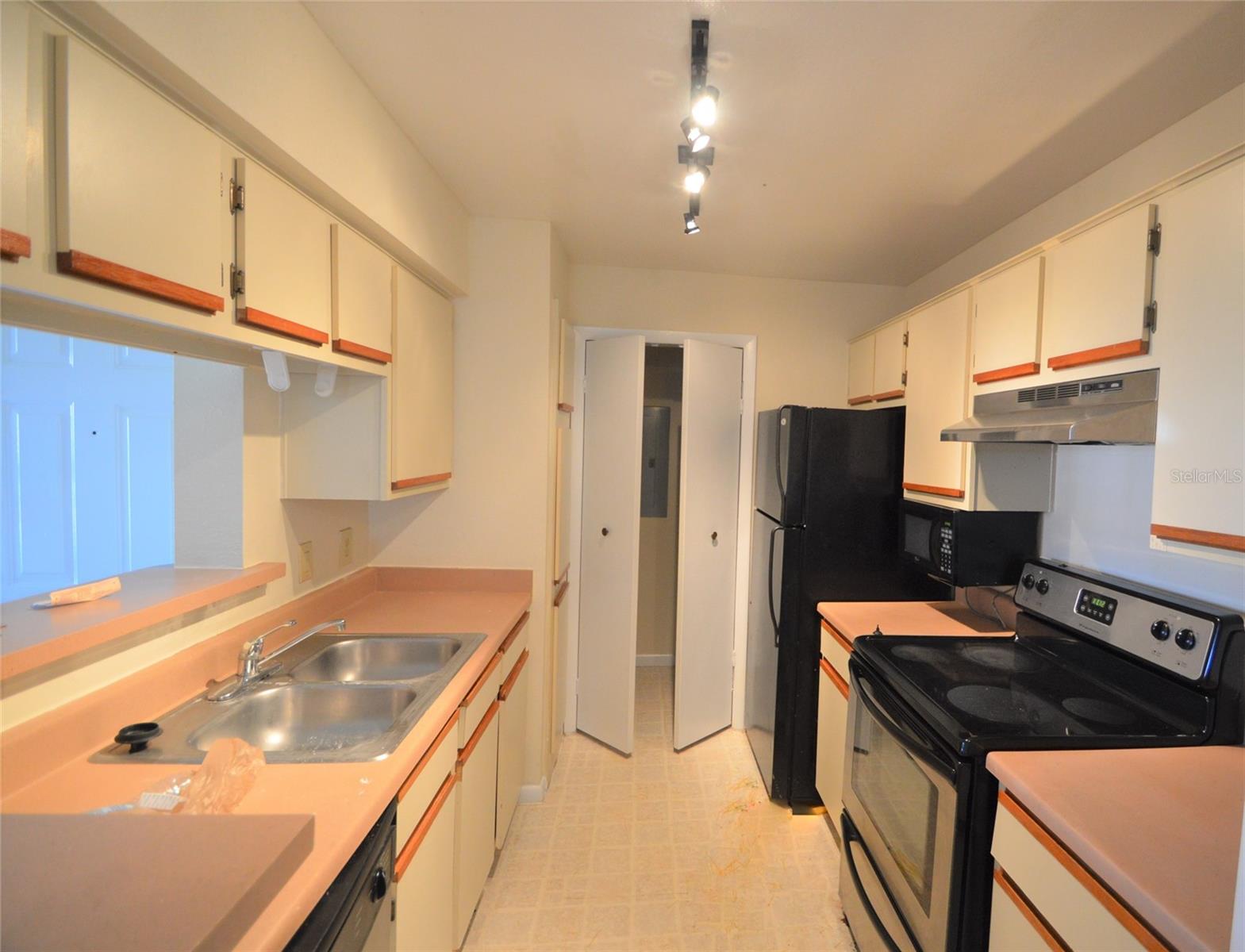 REGENCY GARDENS - Residential Lease