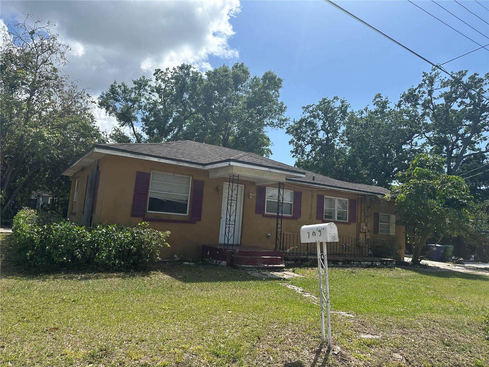 703 E HAMILTON AVENUE