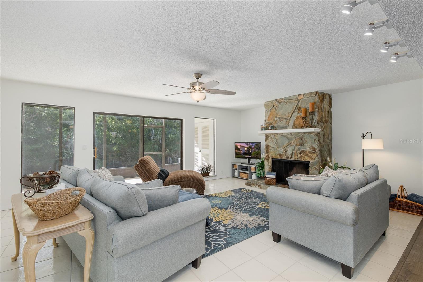 EAST LAKE WOODLANDS CLUSTER HOMES - Residential