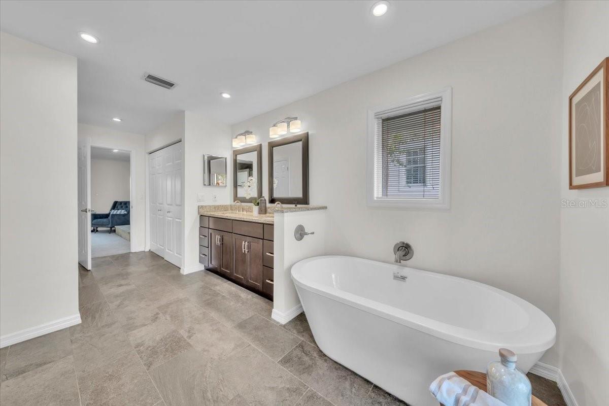 BAY BLUFF - Residential