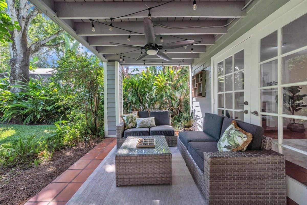 BAY BLUFF - Residential