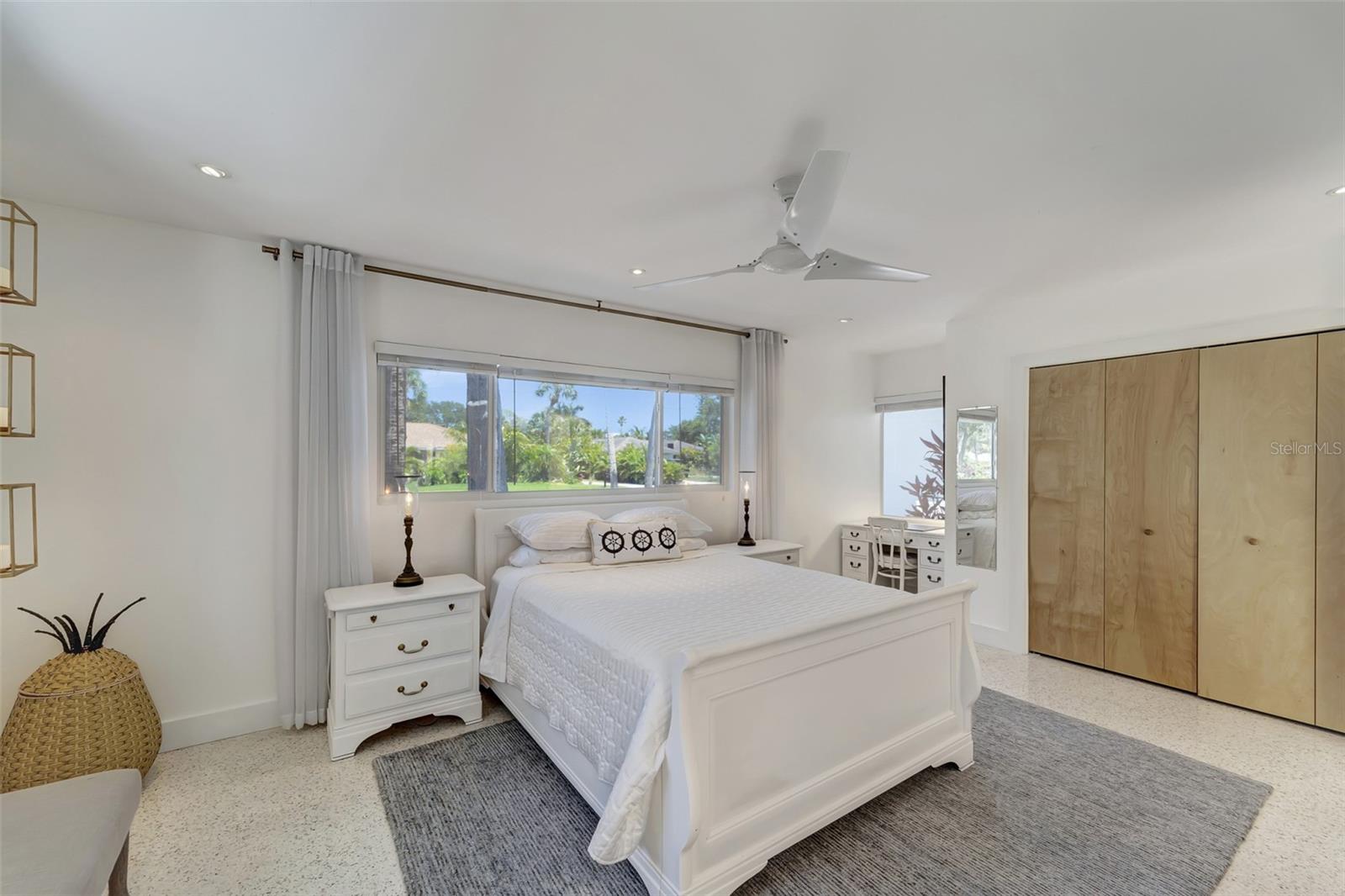 SARA SANDS - Residential