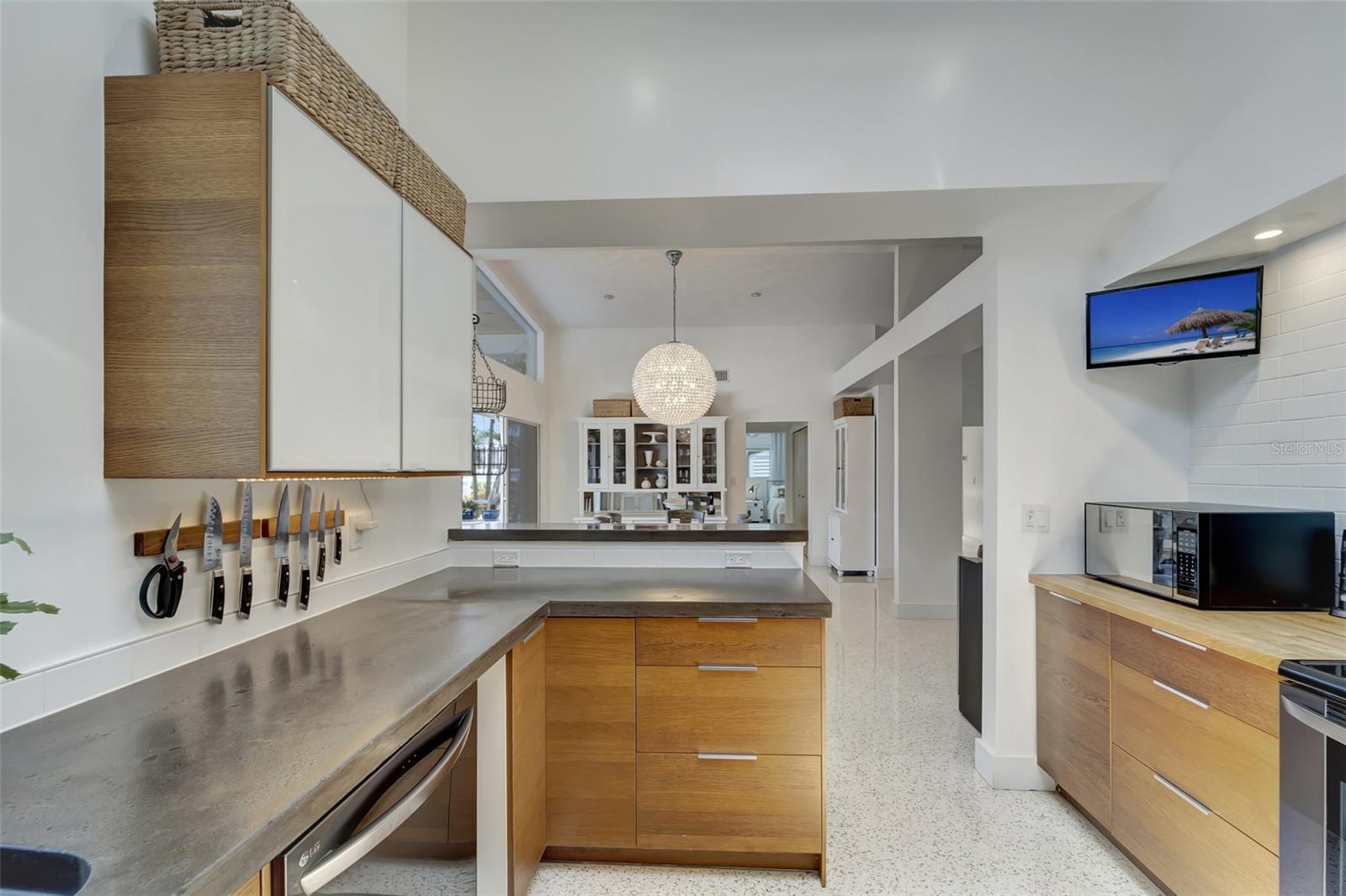 SARA SANDS - Residential