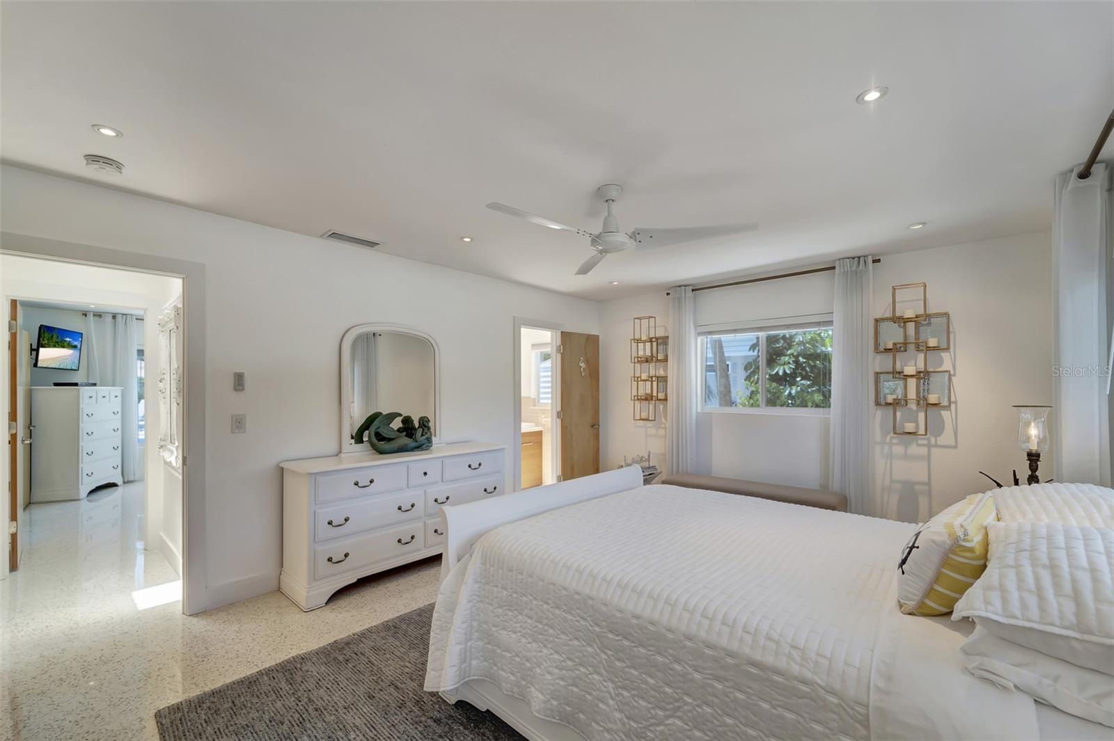 SARA SANDS - Residential