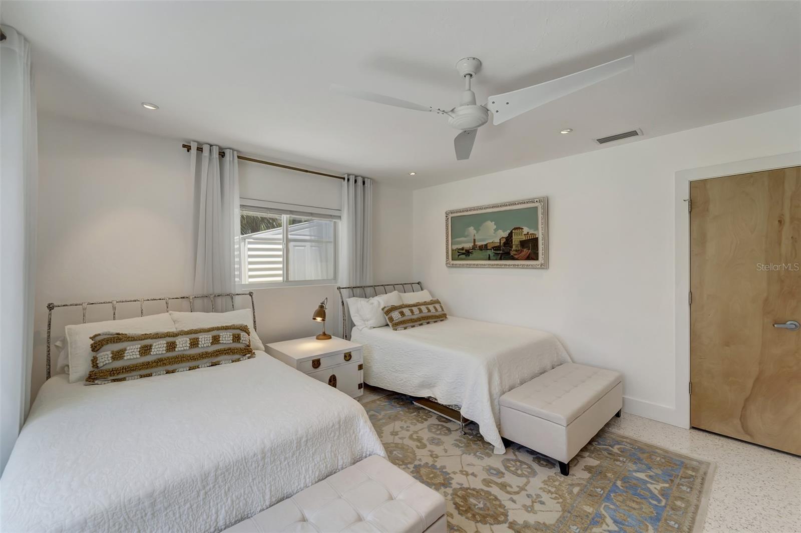 SARA SANDS - Residential