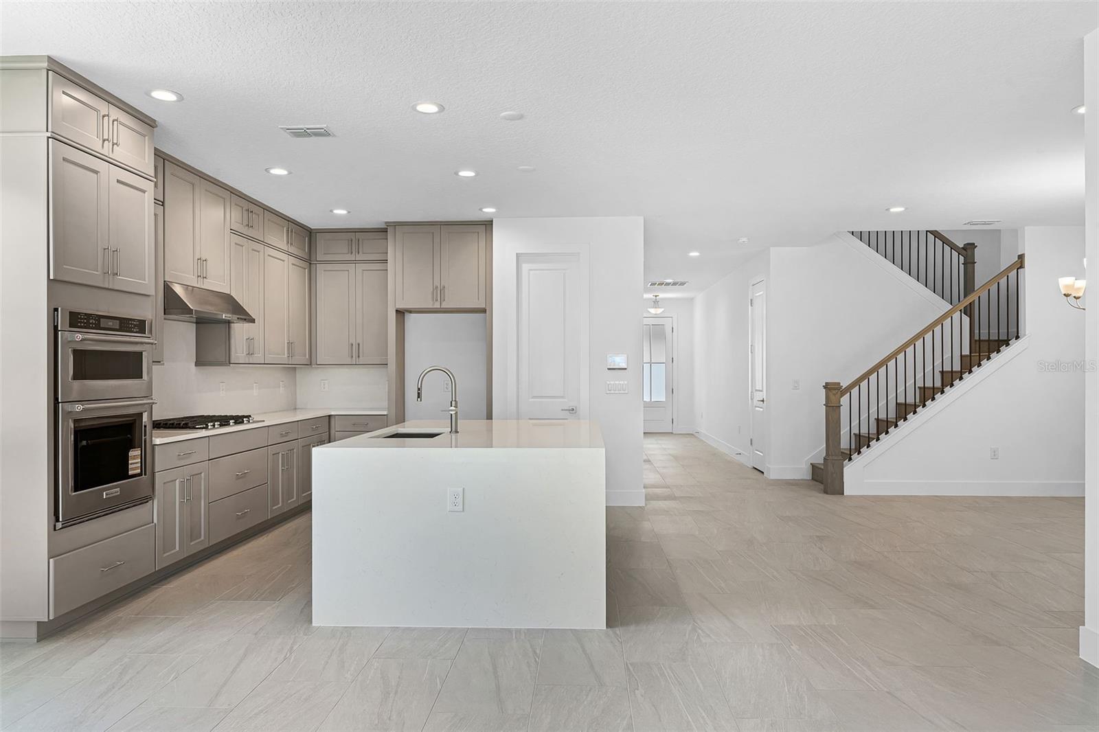 BRONSON PEAK - Residential Lease