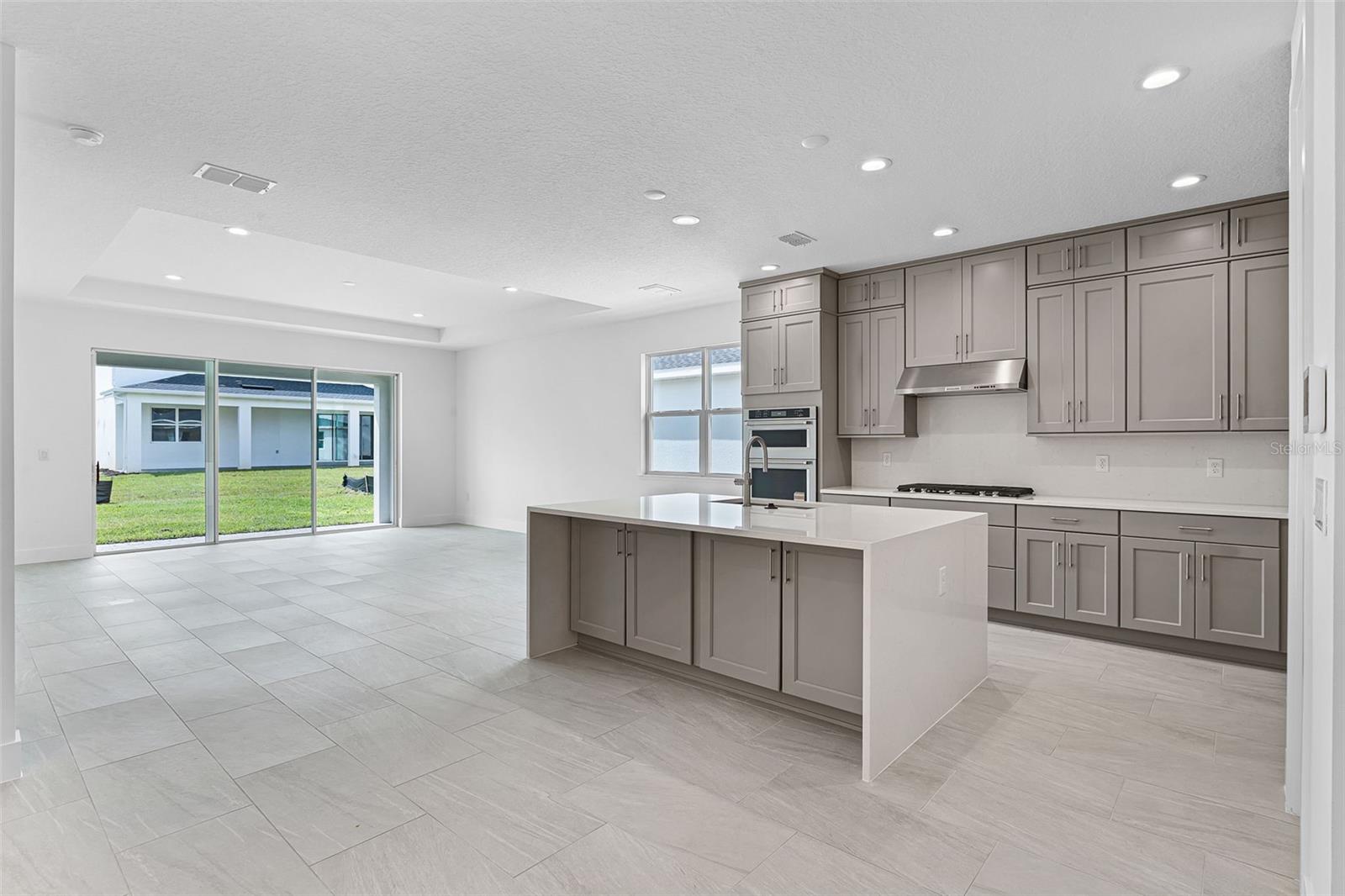 BRONSON PEAK - Residential Lease