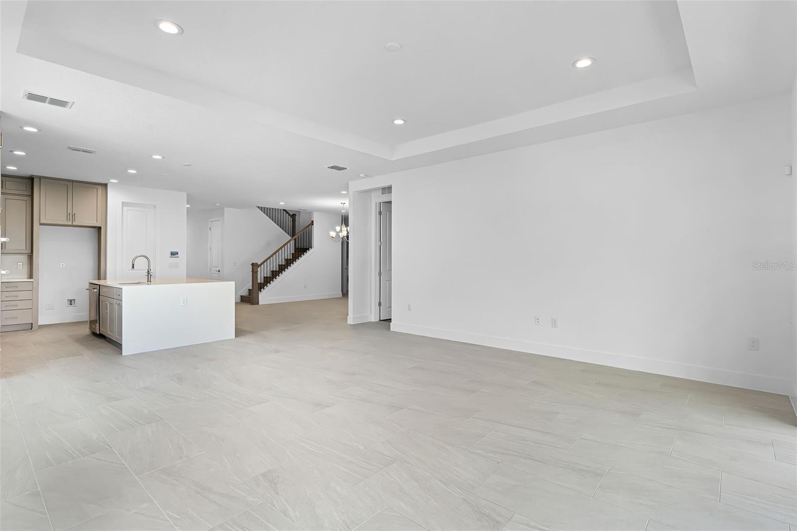 BRONSON PEAK - Residential Lease