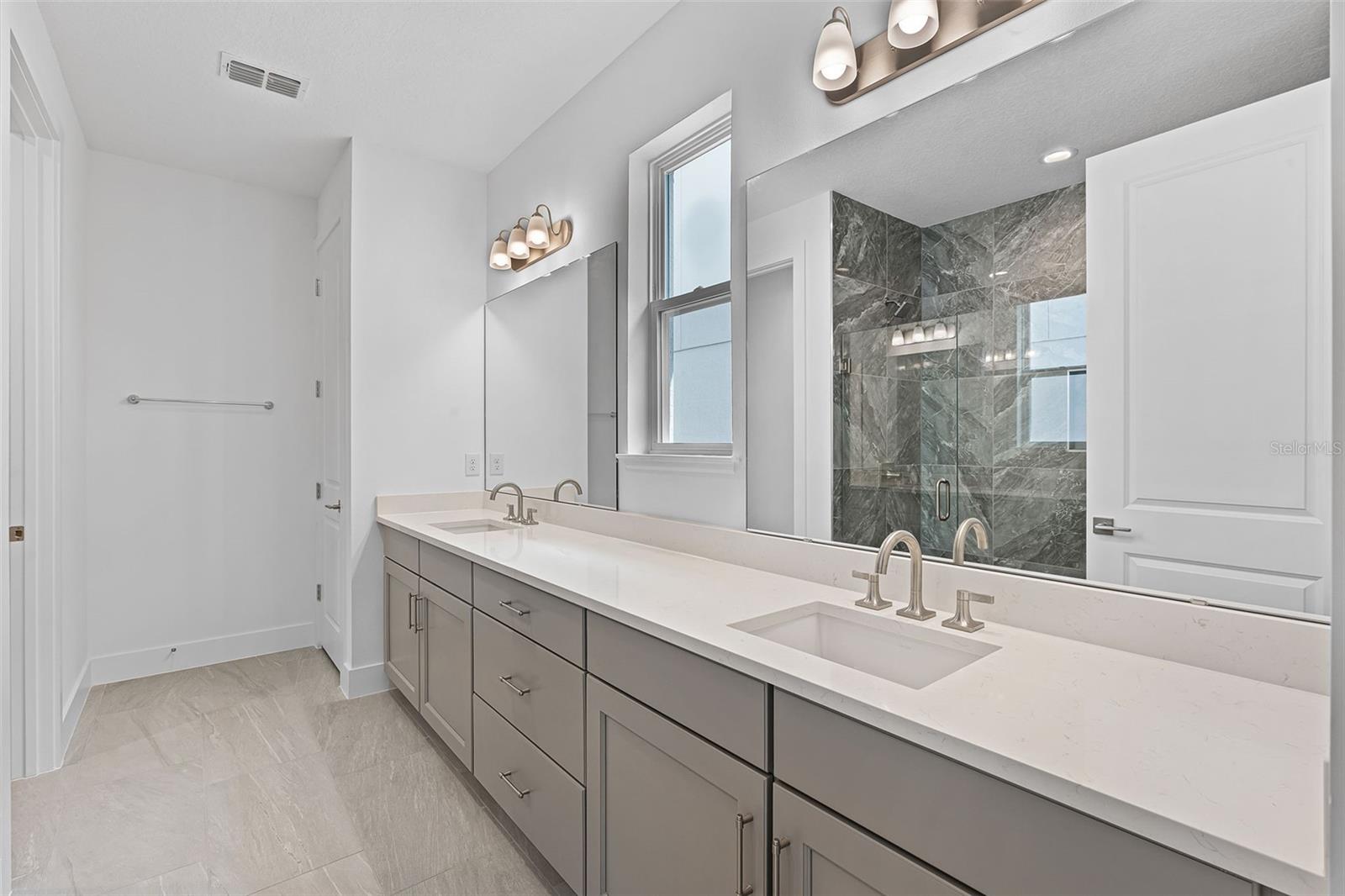 BRONSON PEAK - Residential Lease