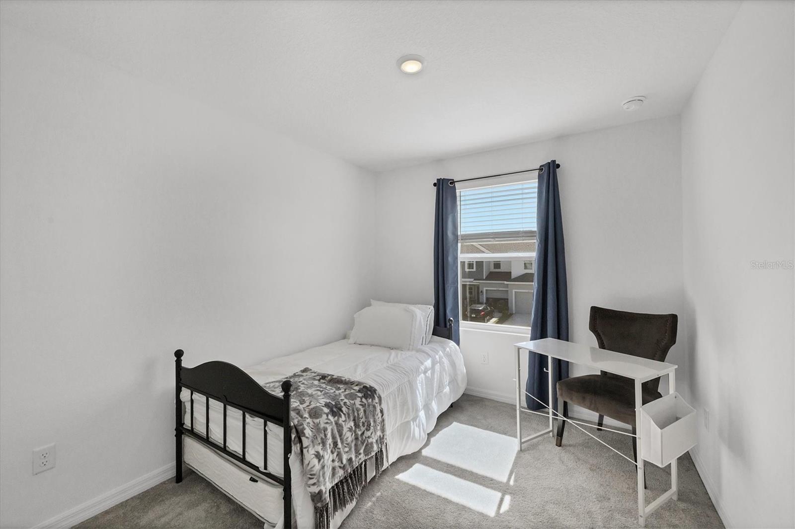 VINTERRA TWNHMS - Residential Lease