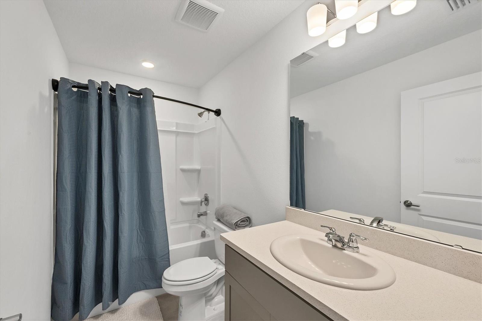 VINTERRA TWNHMS - Residential Lease