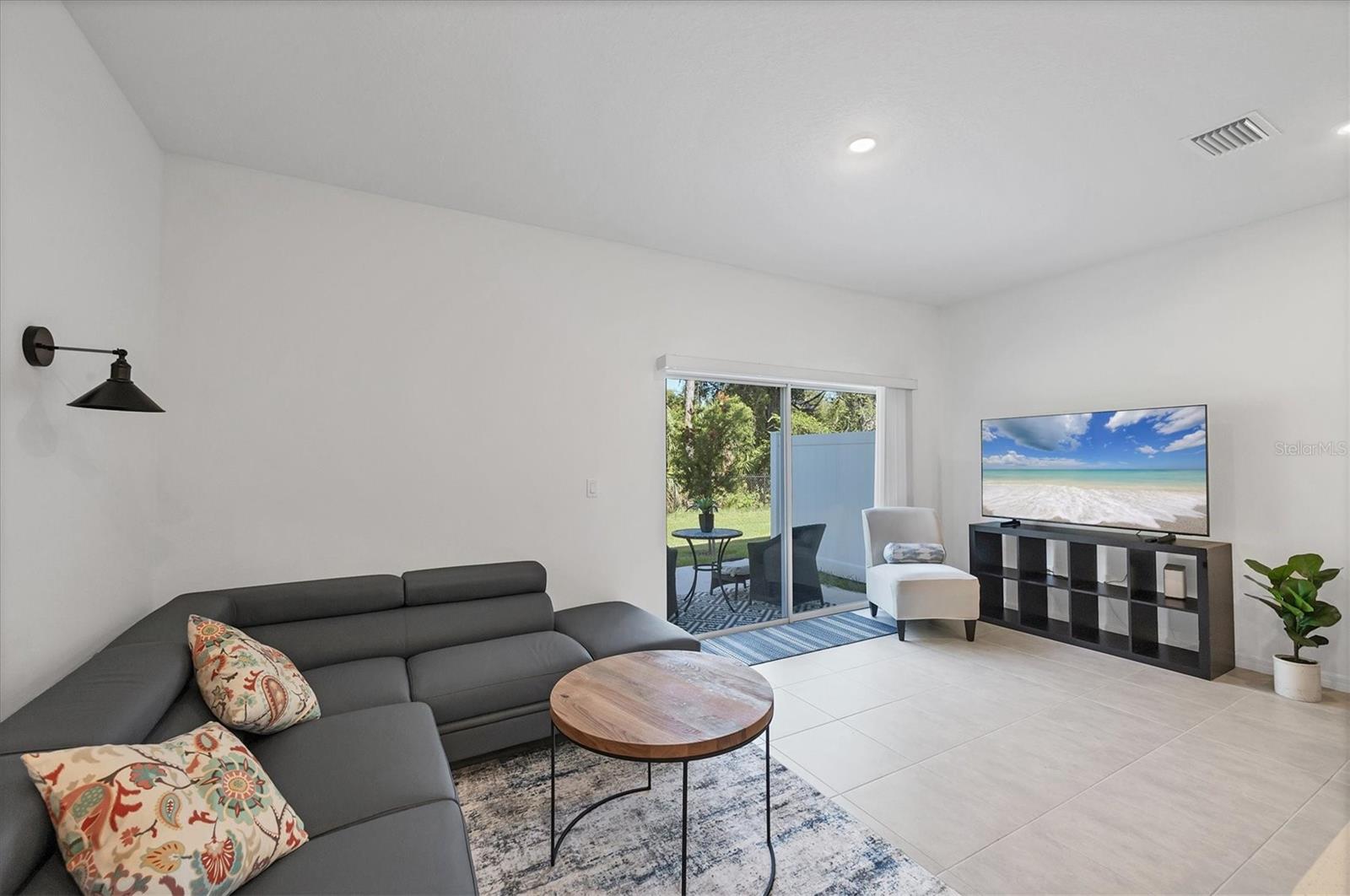 VINTERRA TWNHMS - Residential Lease