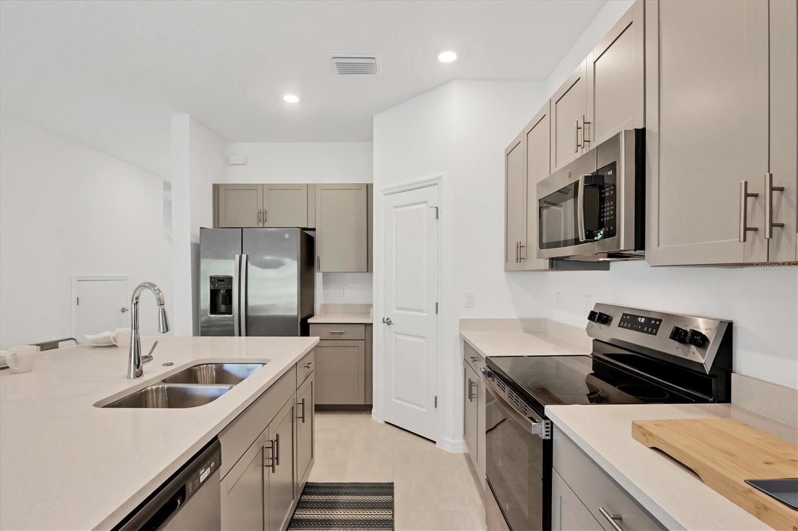 VINTERRA TWNHMS - Residential Lease
