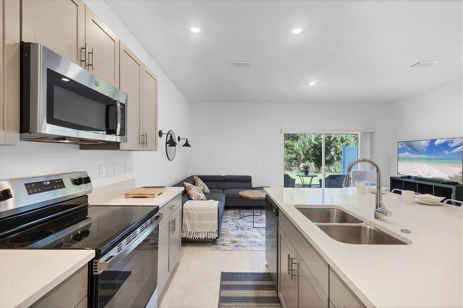 VINTERRA TWNHMS - Residential Lease