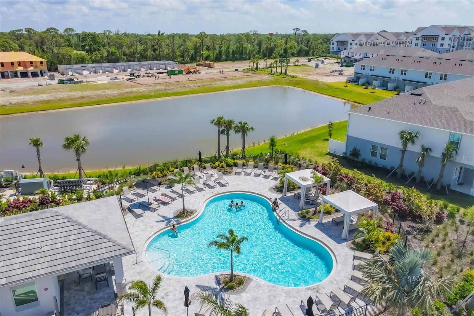 VINTERRA TWNHMS - Residential Lease