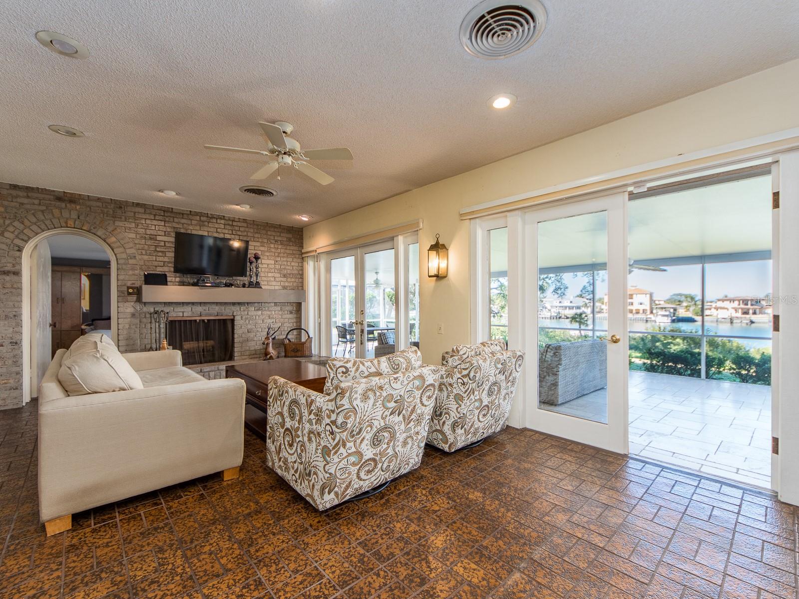 HARBOR BLUFFS SEC 1 REPLAT - Residential