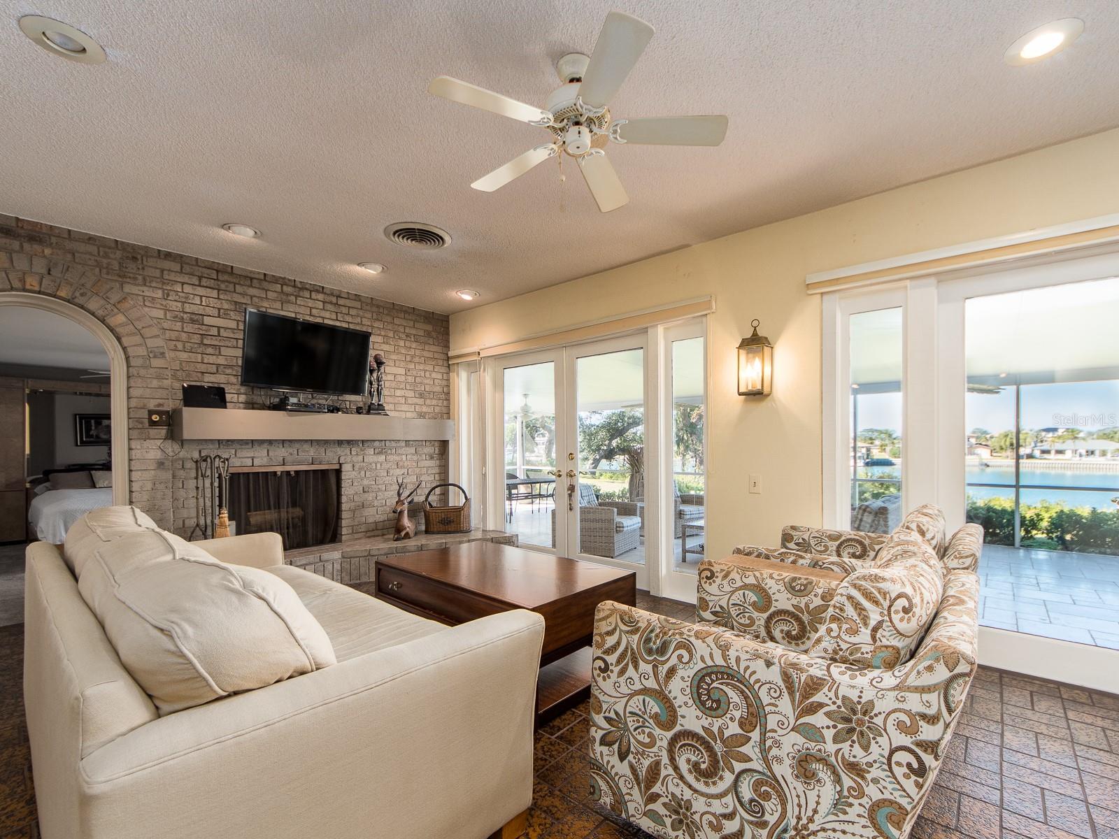 HARBOR BLUFFS SEC 1 REPLAT - Residential