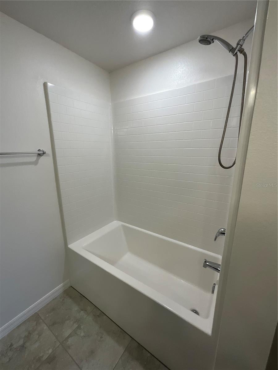 NEWBERRY CORNERS PH LLL PB 35 PG 91 - Residential Lease