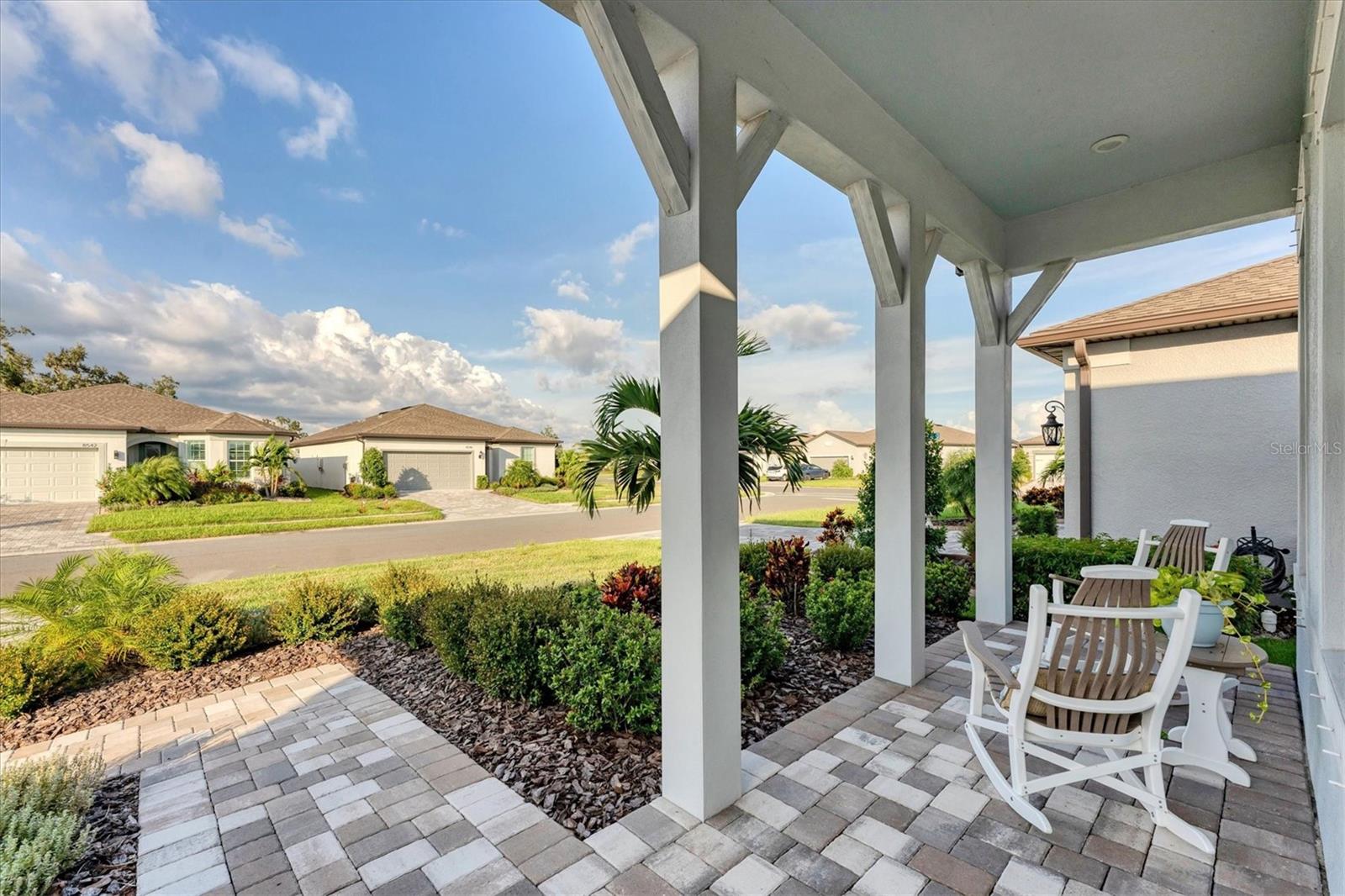 8541 COASTAL PALMS GLEN