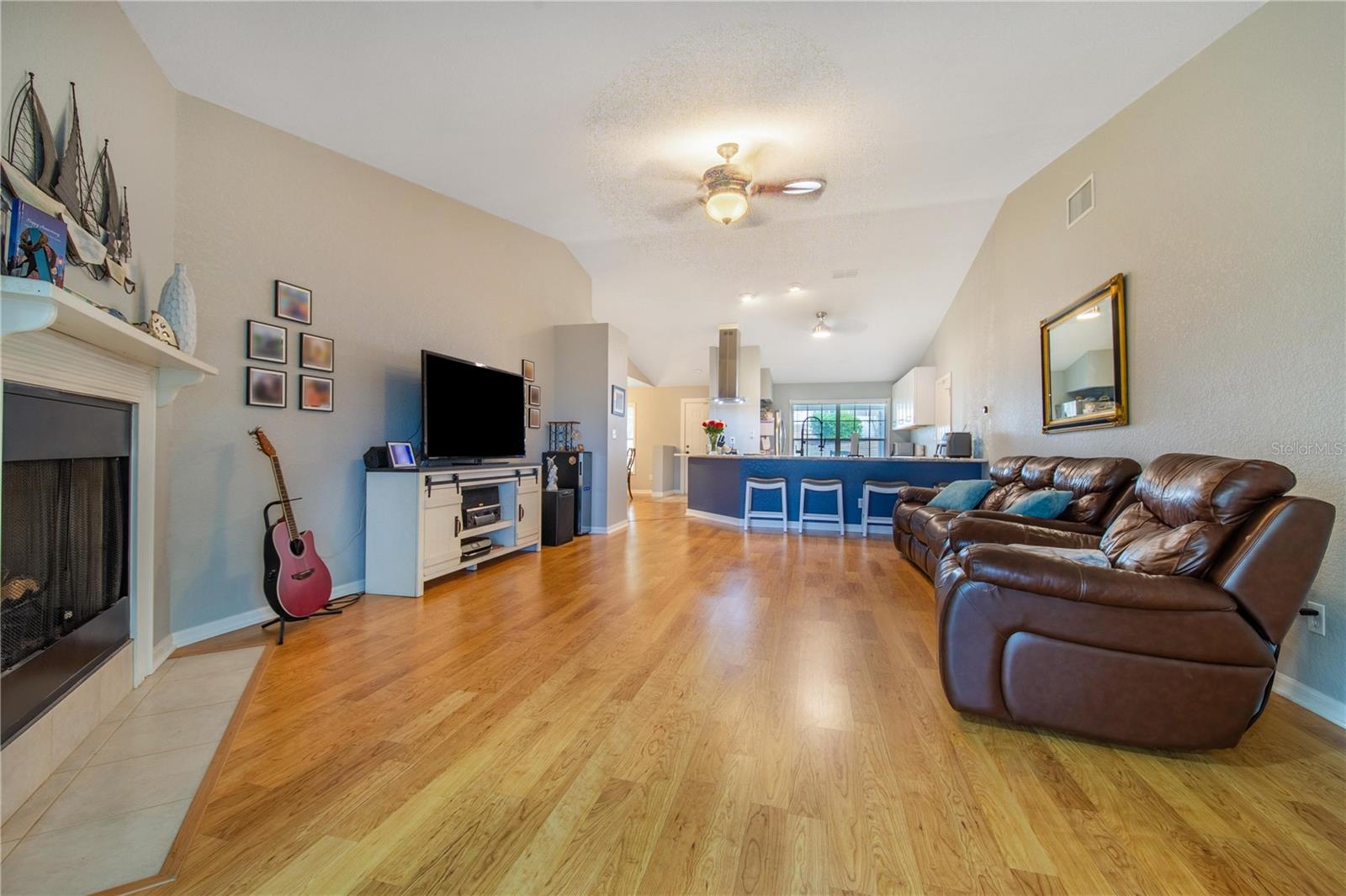 VALENCIA WOOD ESTATES FIRST ADD - Residential