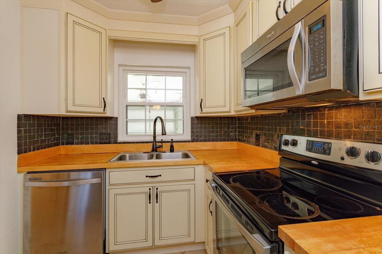 CHARLES TOWNE - Residential