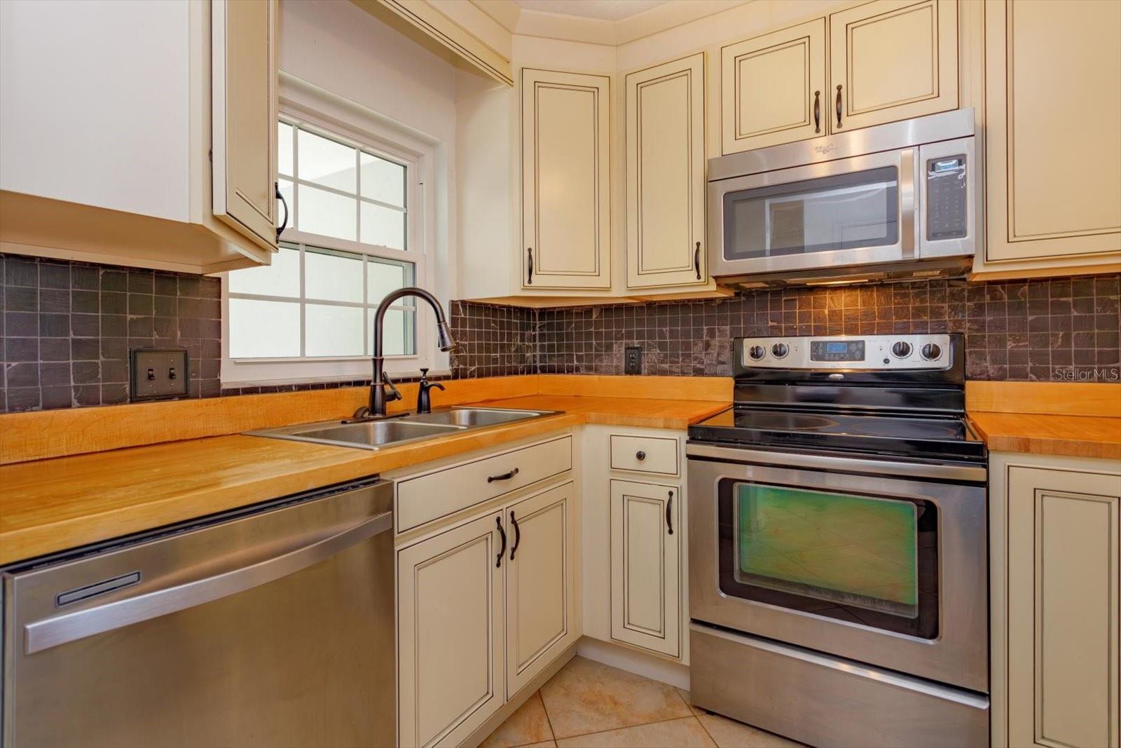 CHARLES TOWNE - Residential