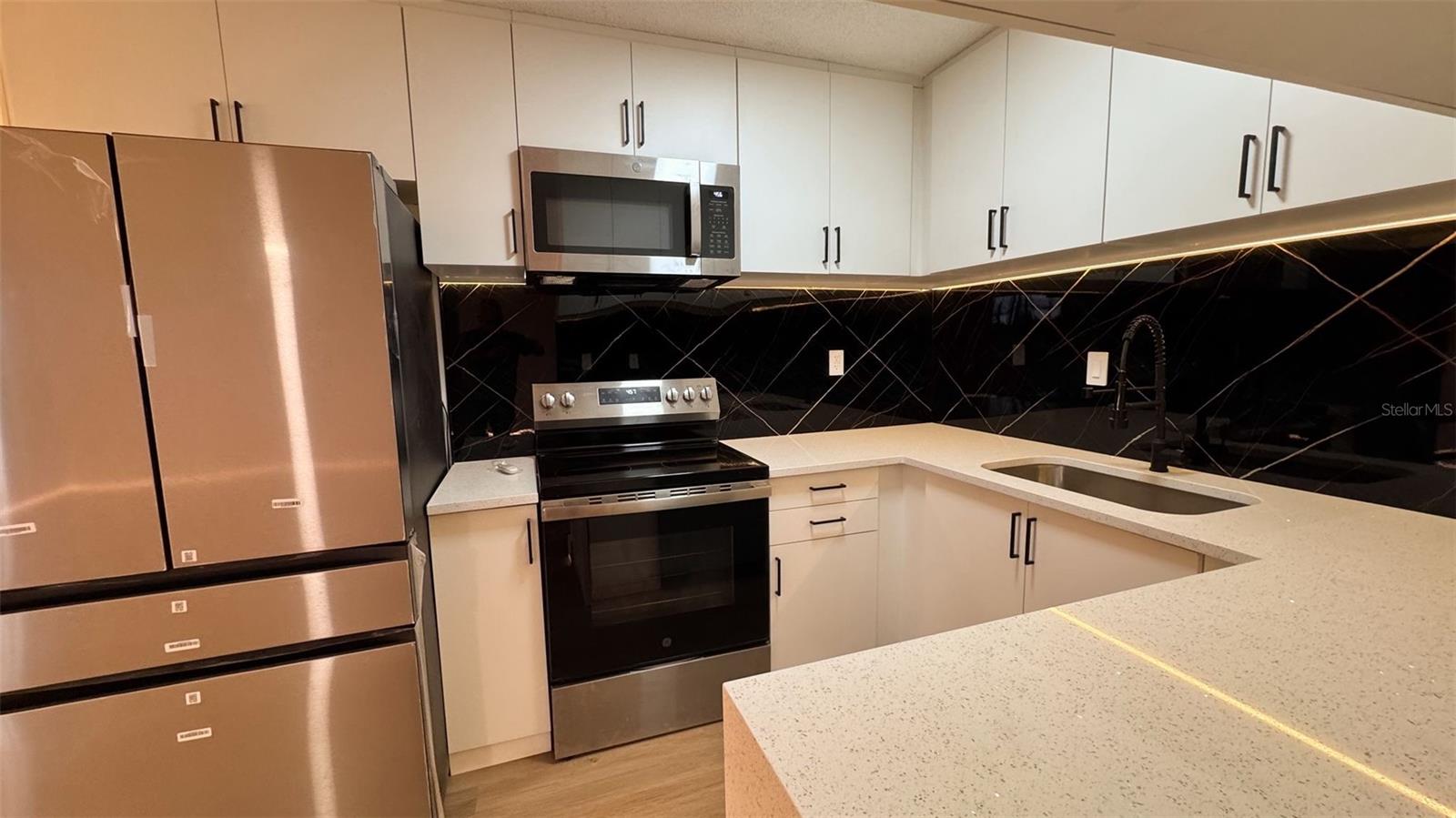 PINELOCH LAKE APTS - Residential