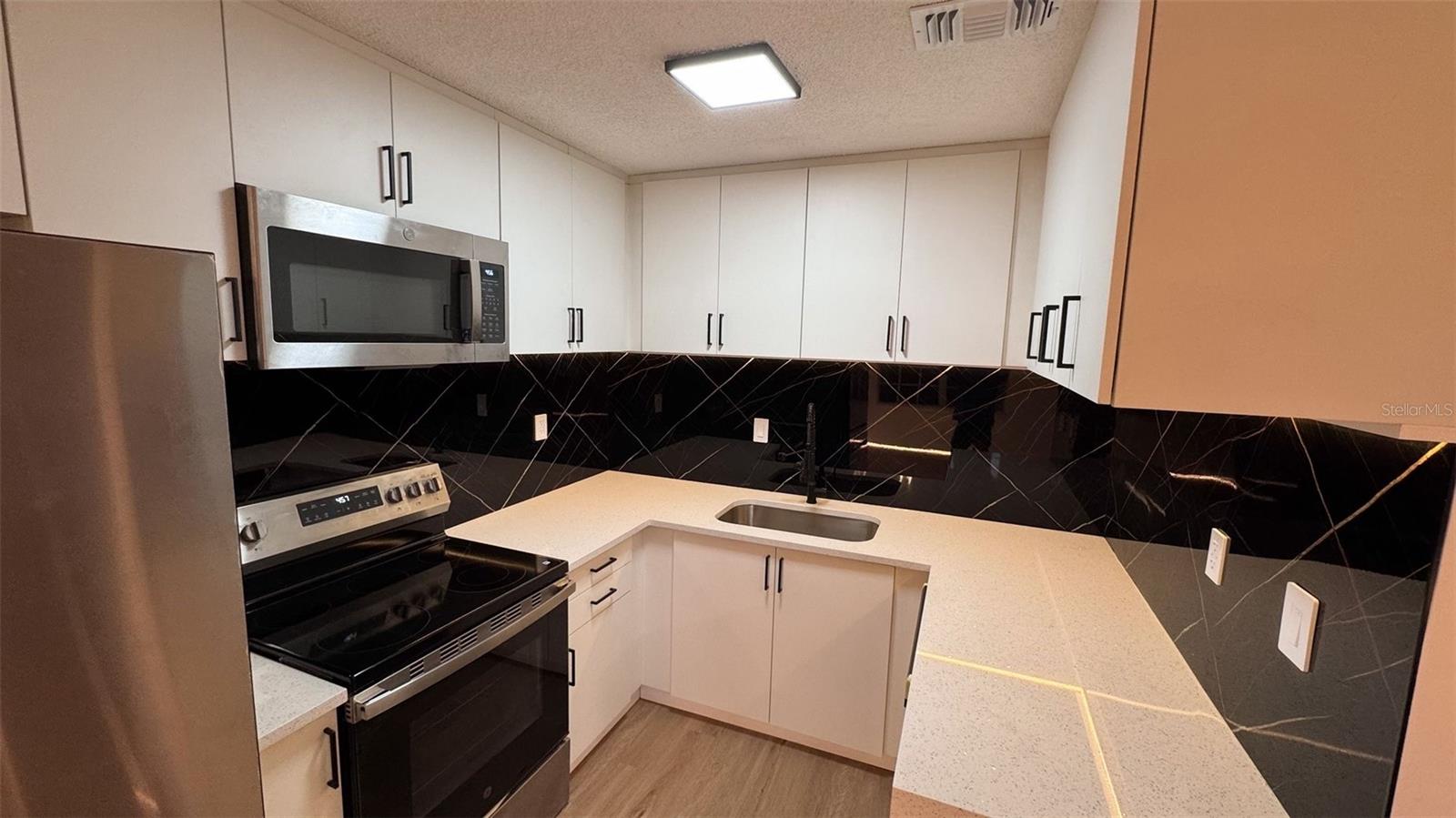 PINELOCH LAKE APTS - Residential