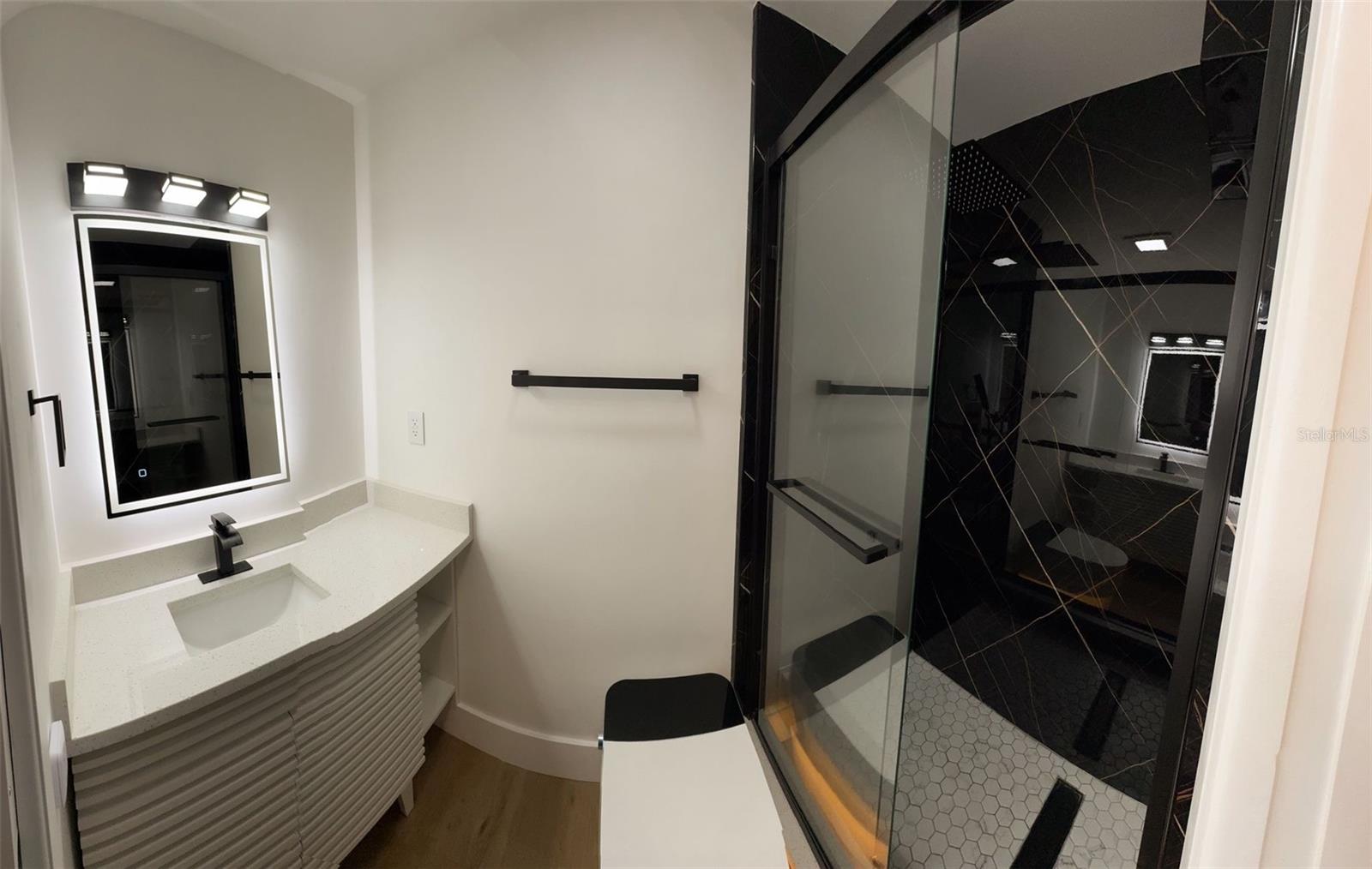 PINELOCH LAKE APTS - Residential