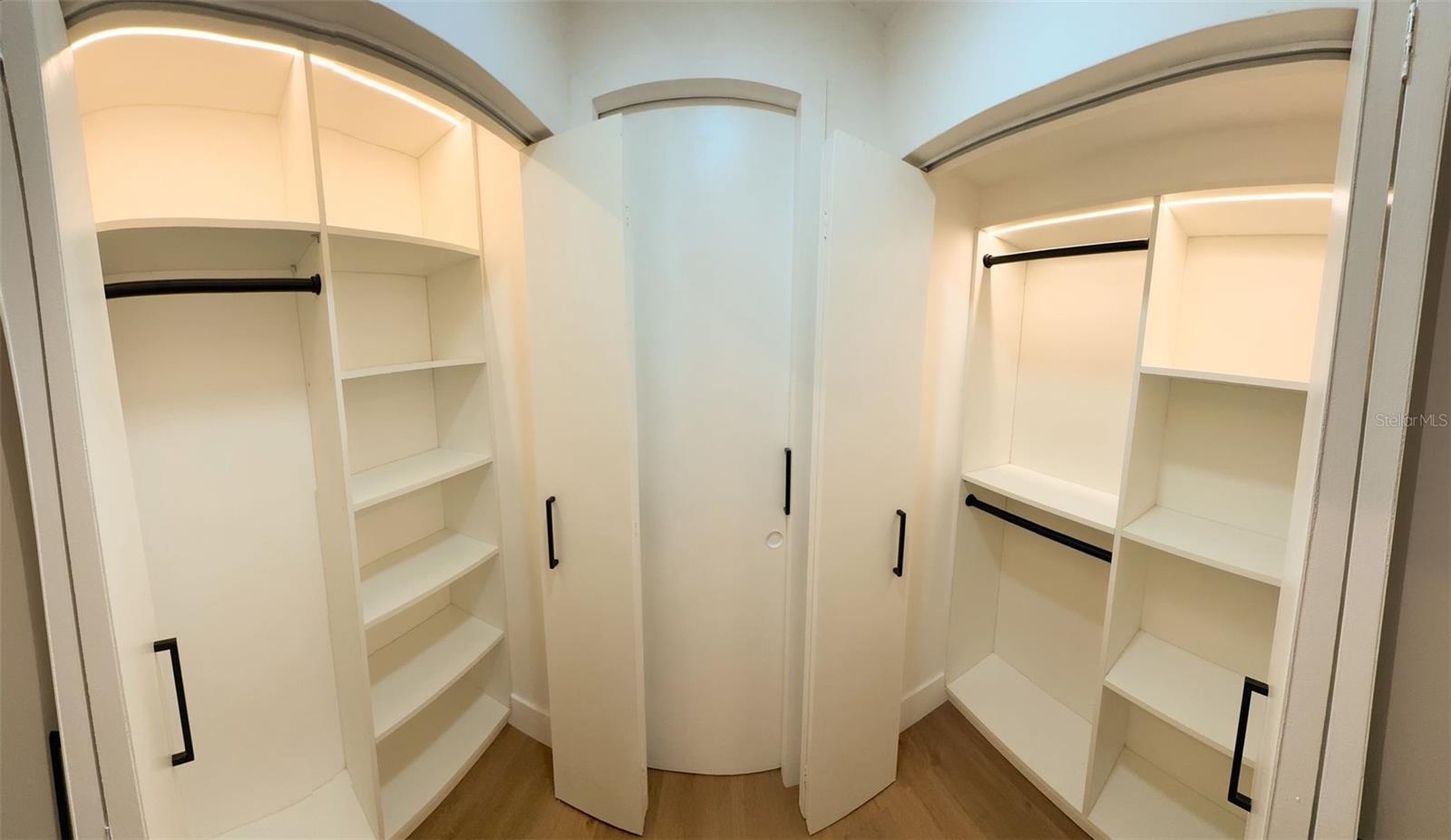 PINELOCH LAKE APTS - Residential