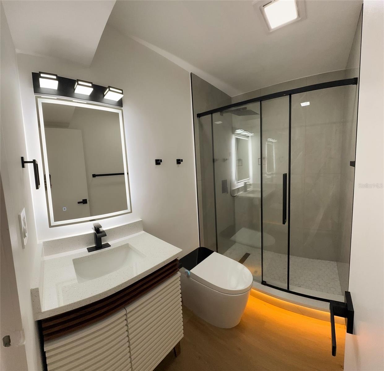 PINELOCH LAKE APTS - Residential