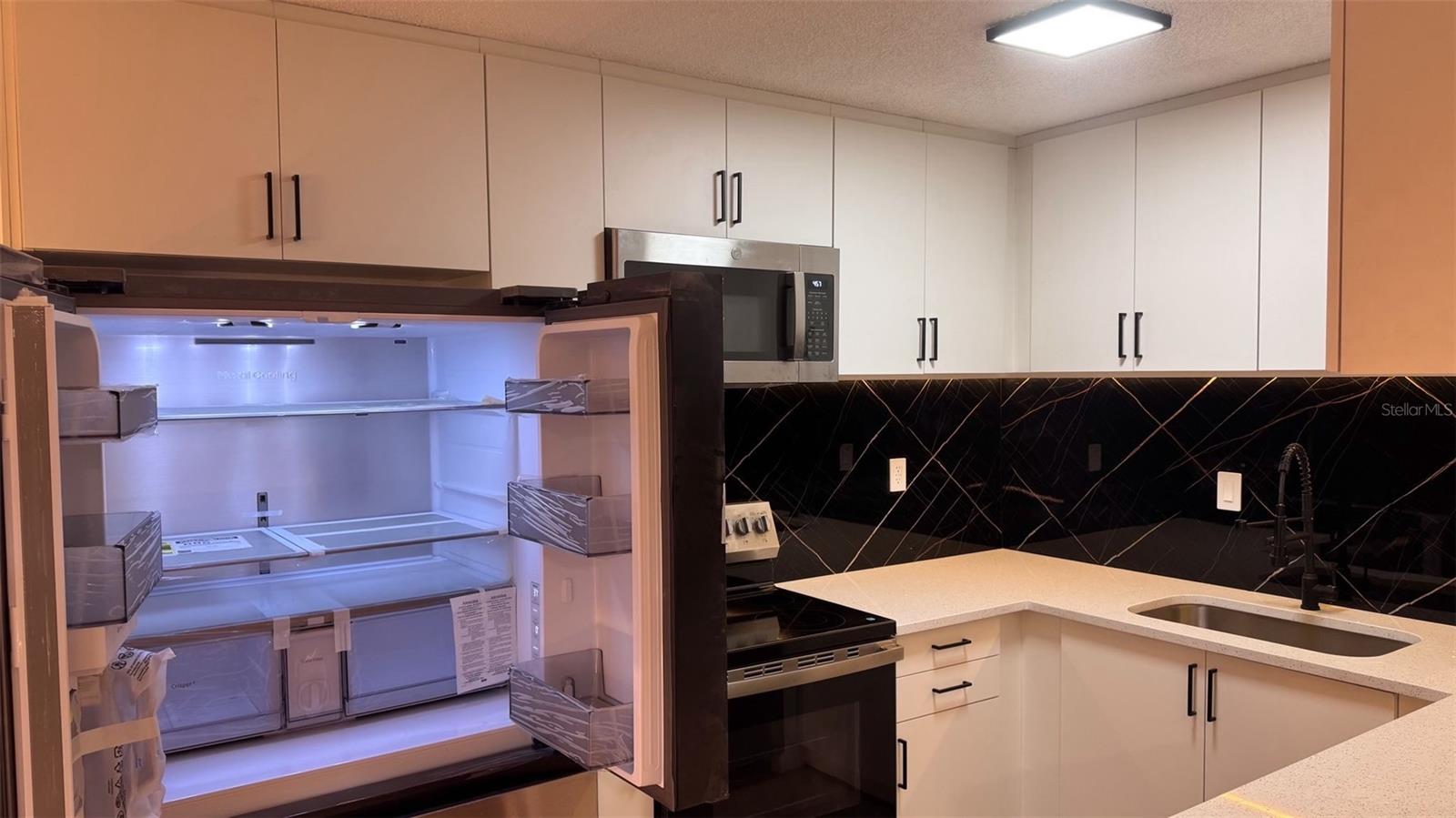 PINELOCH LAKE APTS - Residential