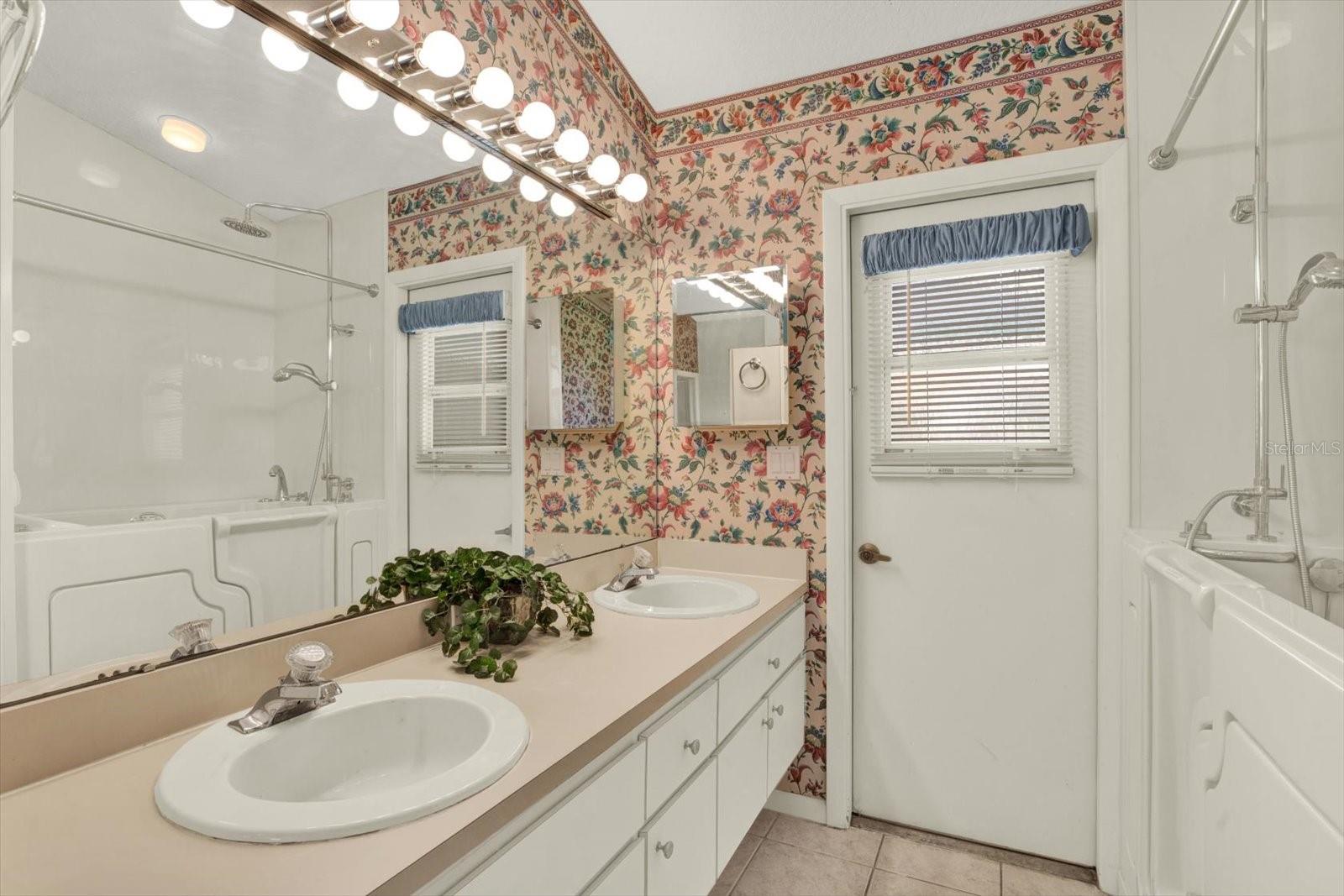 GLEN LAKES - Residential