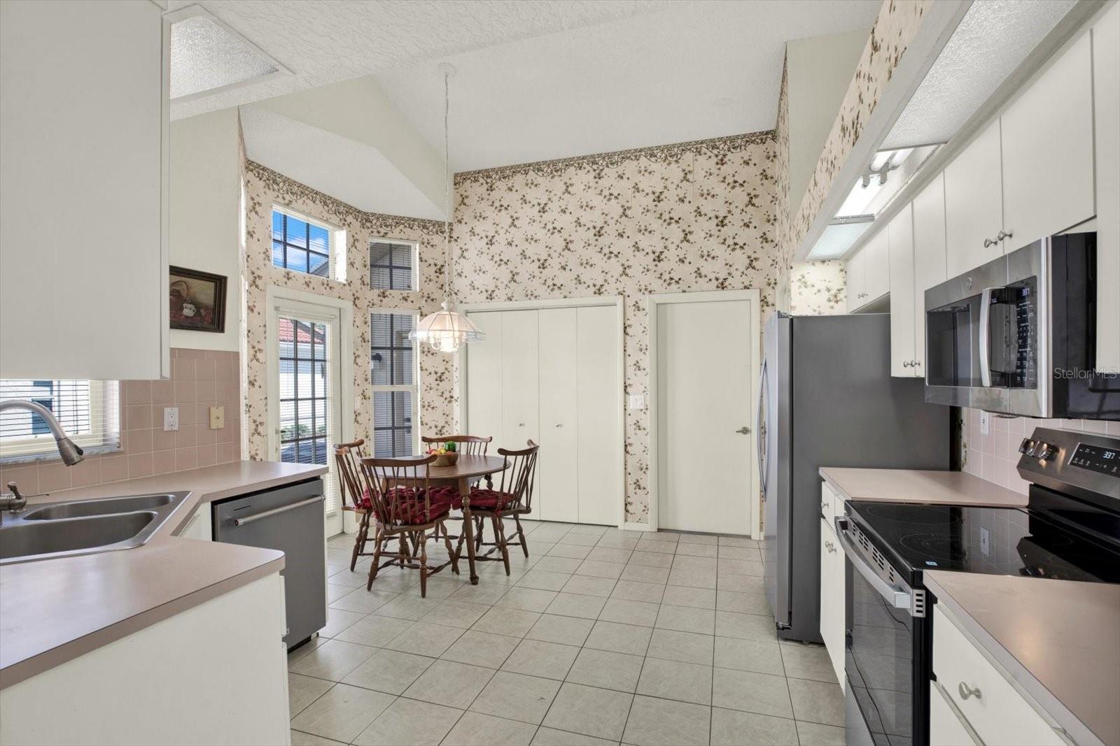 GLEN LAKES - Residential