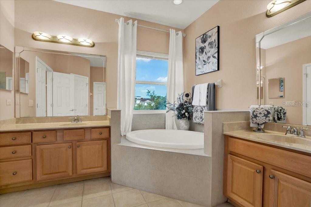 SEMINOLE ISLE TWNHMS - Residential