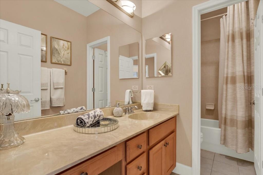 SEMINOLE ISLE TWNHMS - Residential