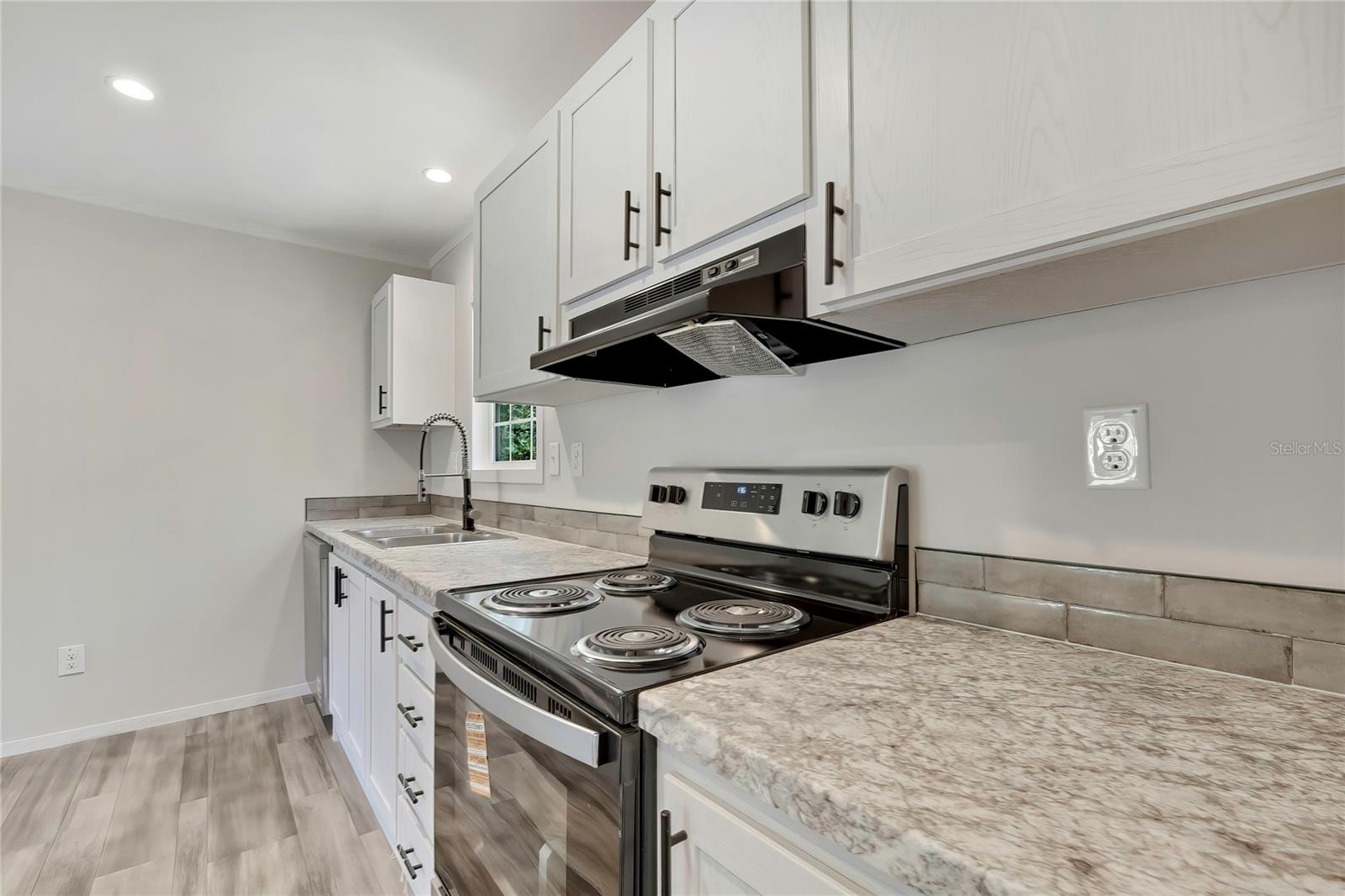 APACHE SHORES UNIT 04 - Residential