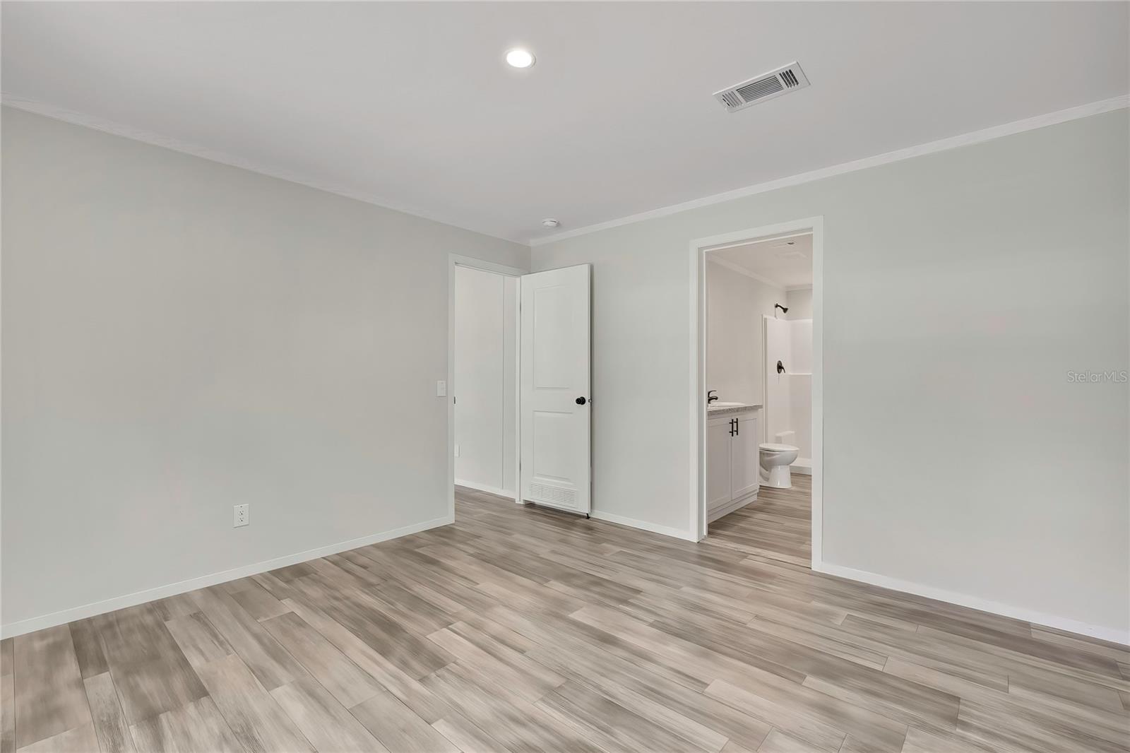 APACHE SHORES UNIT 04 - Residential