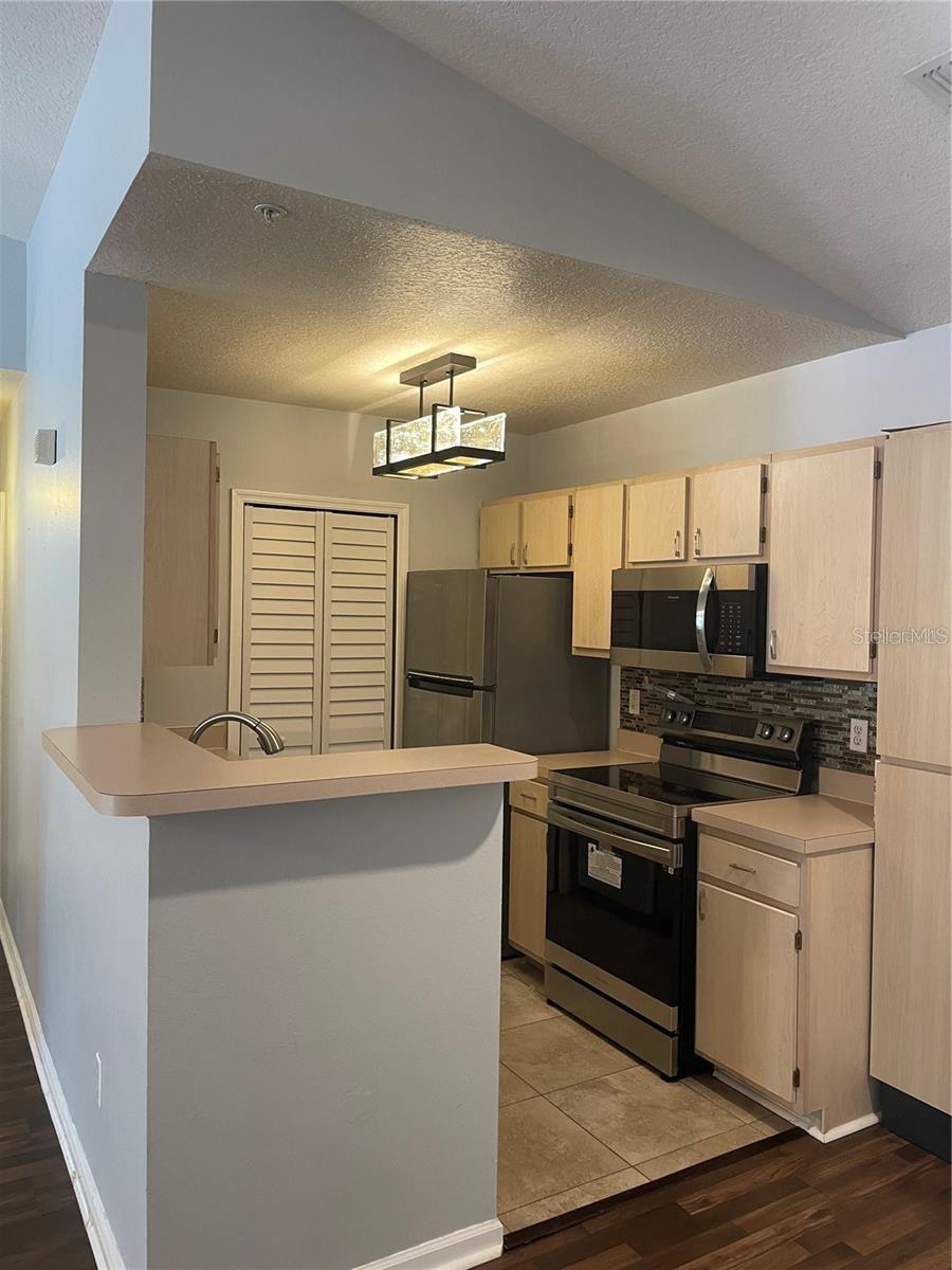 SUNSET LAKE - Residential Lease