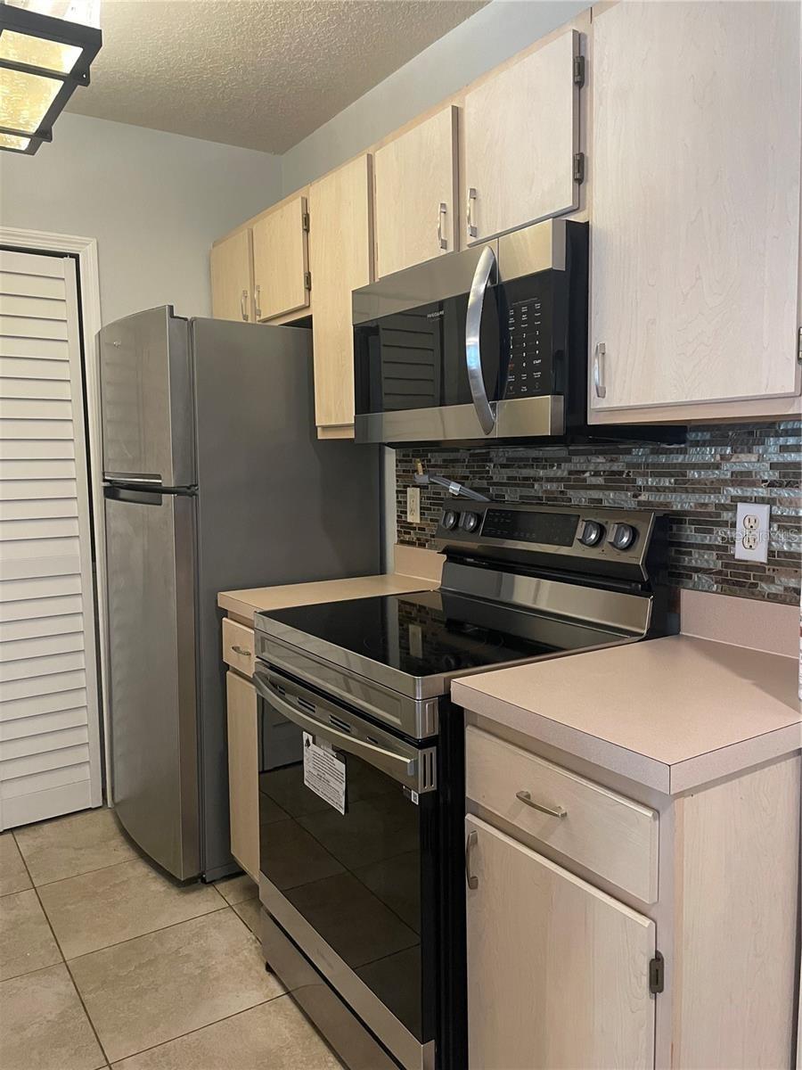 SUNSET LAKE - Residential Lease