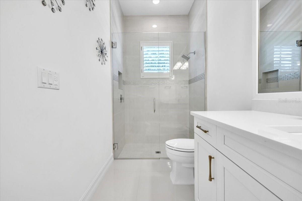 LAKE CLUB PH II UNIT 1-B - Residential